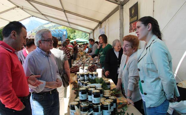Ocho productores participarán el sábado en VIII Feria de la Miel de Liébana