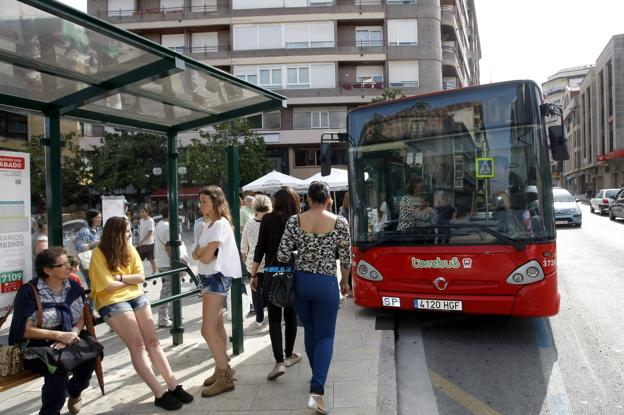 Parada del Torrebús en el Bulevar Demetrio Herrero, una de las más utilizadas del municipio.