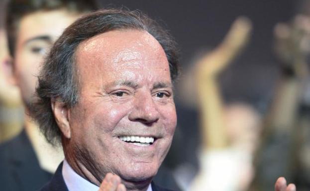 Julio Iglesias.