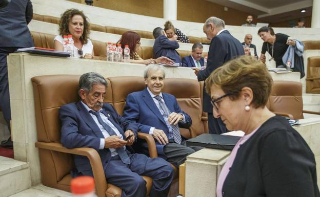 Unanimidad en el Parlamento para investigar los contratos del Servicio Cántabro de Salud desde 2011