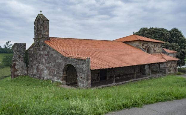 La ermita de San Pantaléon es una joya del tardo-gótico en Cantabria. 