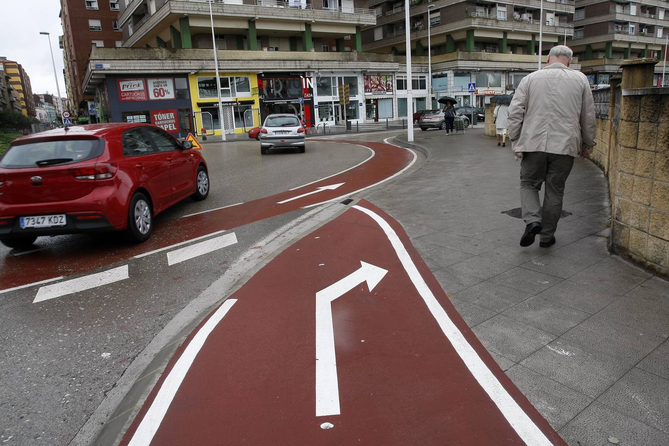 Fotos: Así es el primer carril bici que entra en la ciudad de Torrelavega