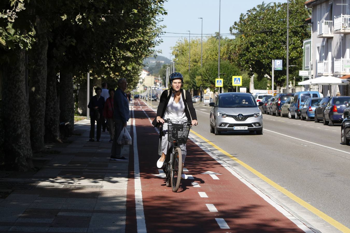 Fotos: Así es el primer carril bici que entra en la ciudad de Torrelavega