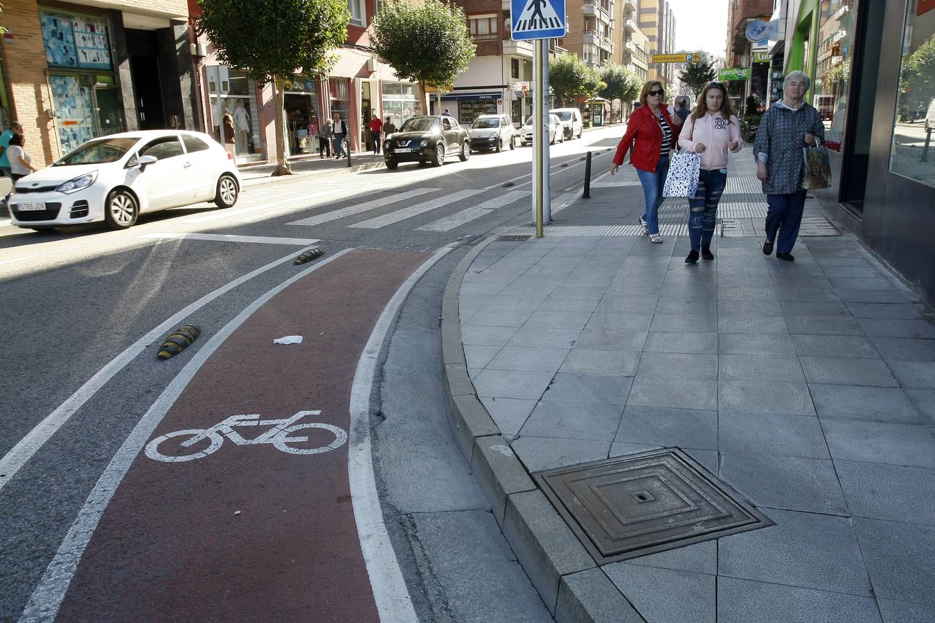 Fotos: Así es el primer carril bici que entra en la ciudad de Torrelavega