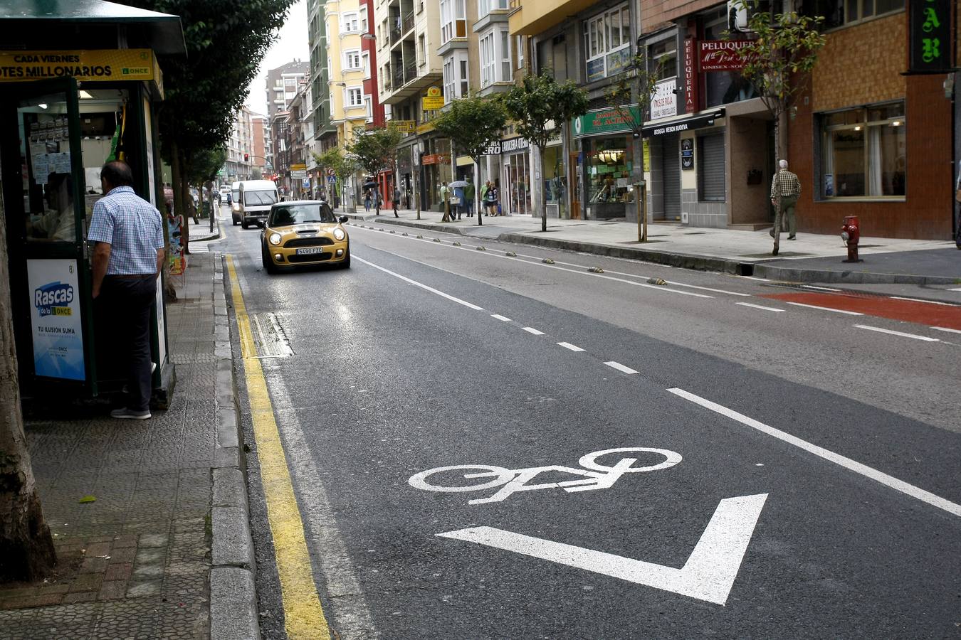 Fotos: Así es el primer carril bici que entra en la ciudad de Torrelavega