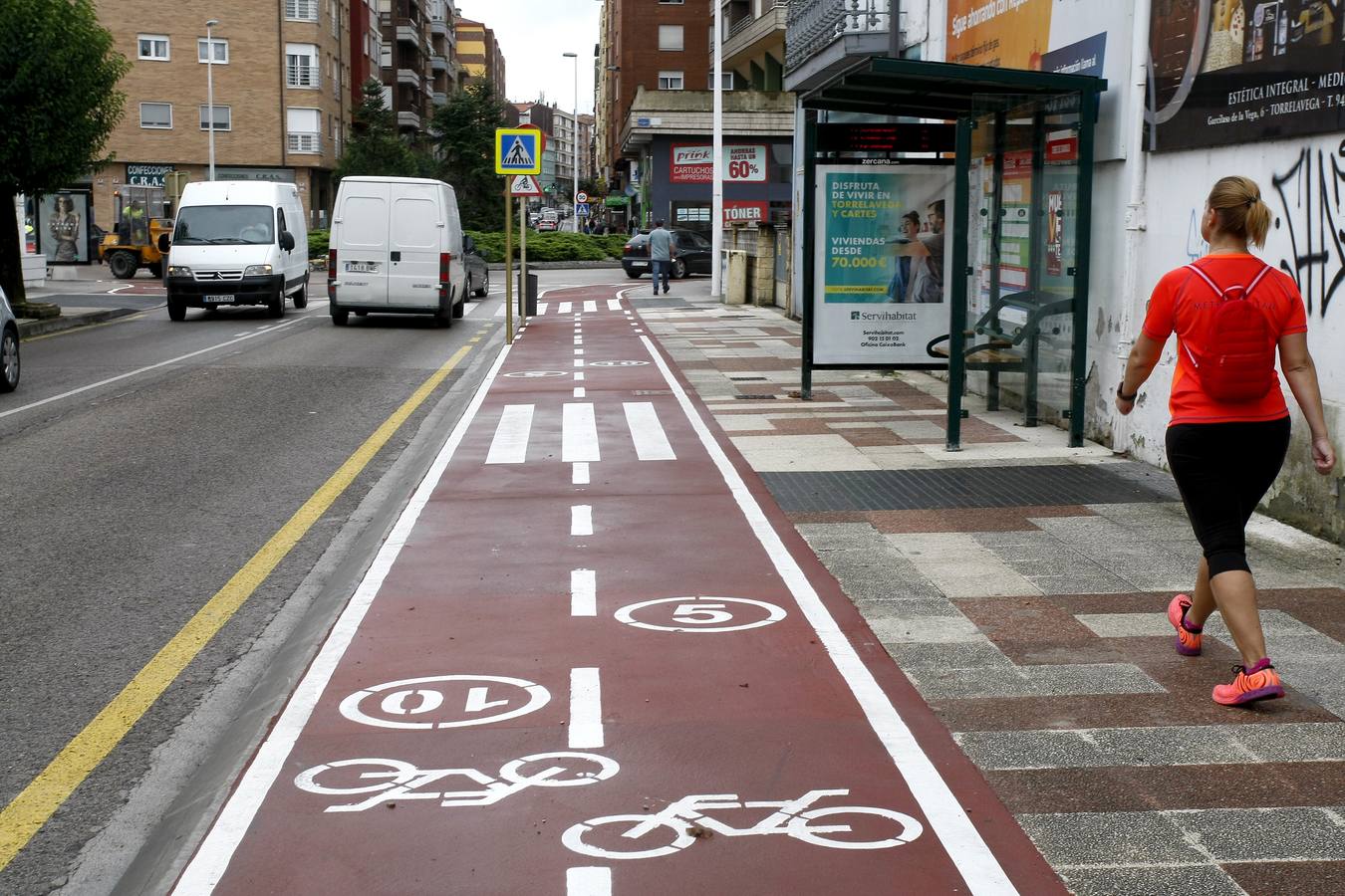 Fotos: Así es el primer carril bici que entra en la ciudad de Torrelavega