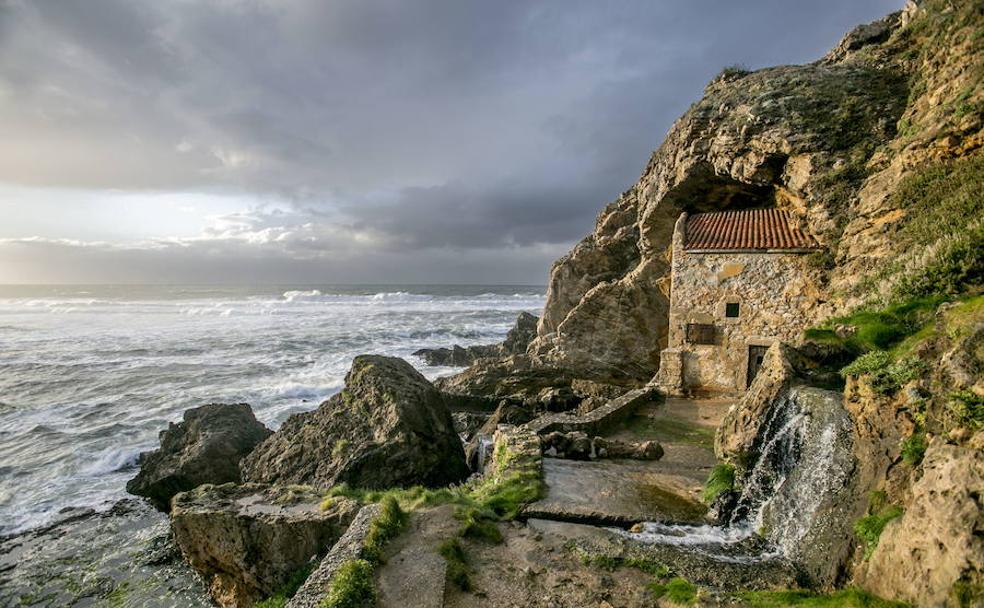 Vista de la ermita de Santa Justa, Ubiarco. 