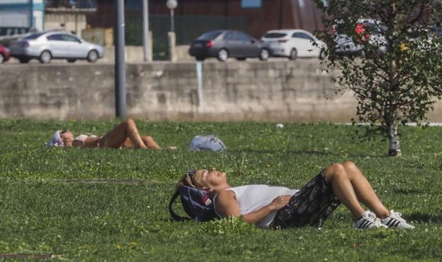 El buen tiempo dejó ayer en Santander imágenes como esta en la zona de Gamazo.