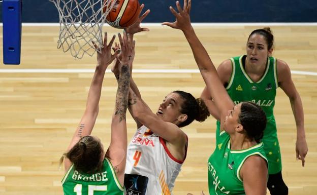 Laura Nicholls, en una acción del partido. 