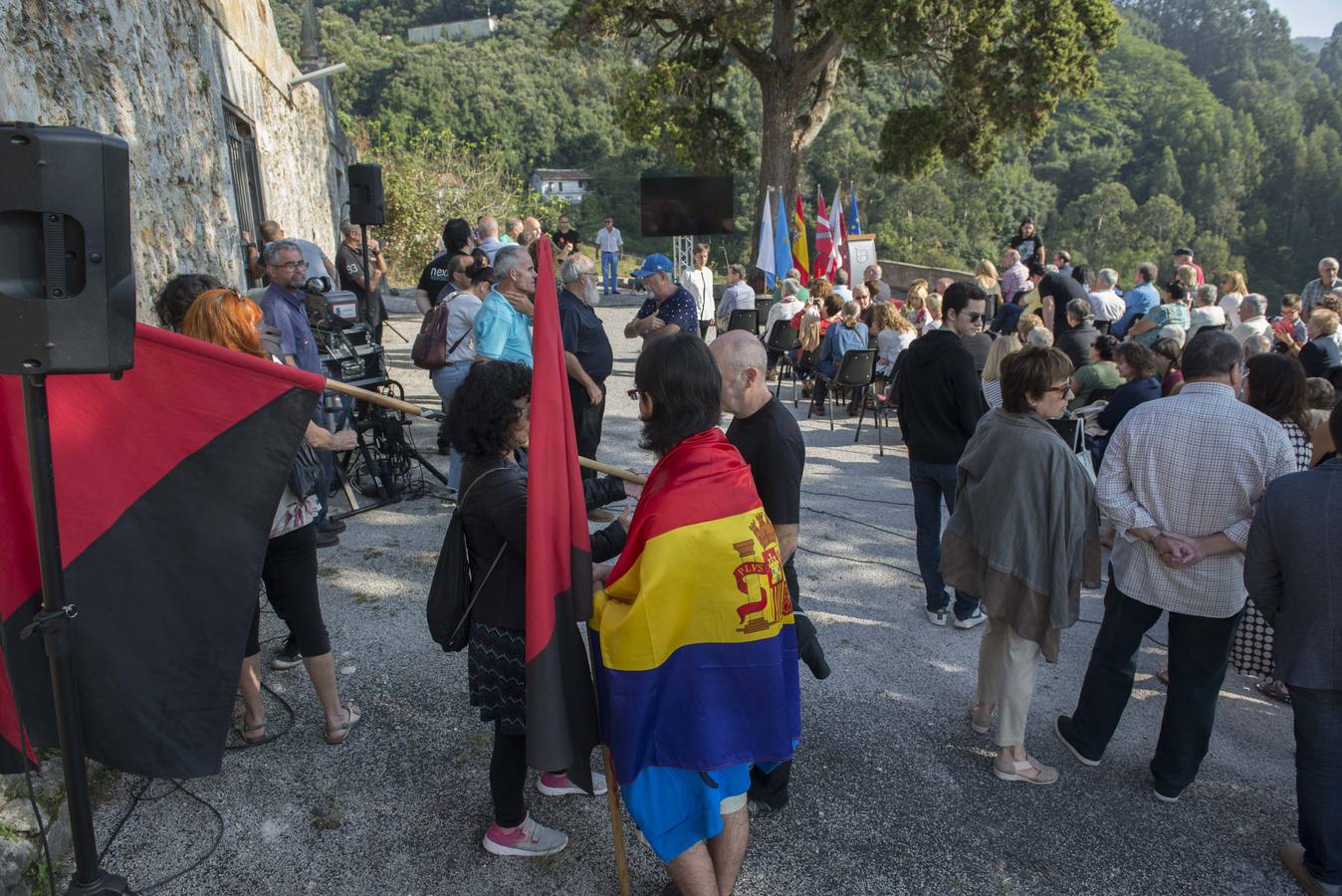 Cantabria, País Vasco y Asturias han recordado a los milicianos de la 'Lista Larrinoa', bombardeados en Ampuero en el verano de 1937