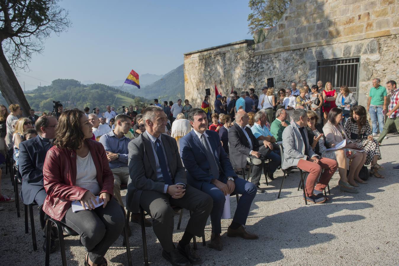Cantabria, País Vasco y Asturias han recordado a los milicianos de la 'Lista Larrinoa', bombardeados en Ampuero en el verano de 1937