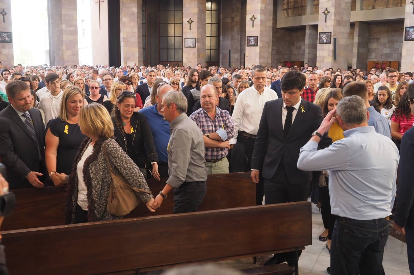 El cuerpo de la golfista cántabra Celia Baquín Arozamena, que fue asesinada el 17 de septiembre en el estado de Iowa, donde vivía, llegó ayer por la tarde a la región tras aterrizar por la mañana en Madrid, y se instaló la capilla ardiente en Torrelavega, donde este domingo por la tarde se ha celebrado el funeral, en la iglesia de la Virgen Grande.