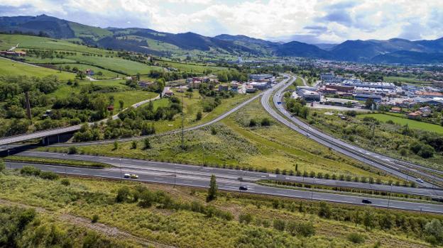 Vista de la A-8 y la A-67, en el nudo de Torrelavega.