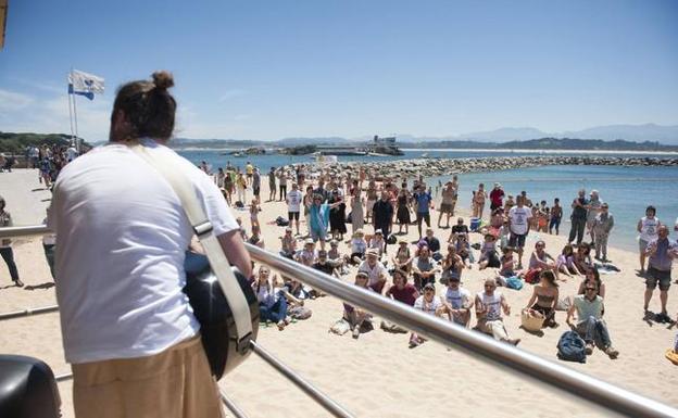 Una de las protestas contra los espigones de La Magdalena. 