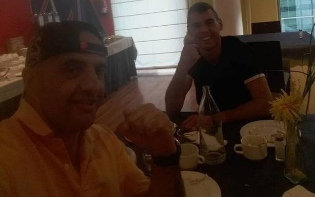 Sergio 'El Niño' García y su entrenador, Víctor Iglesias, se hicieron un selfie el domingo por la mañana, mientras desayunaban.