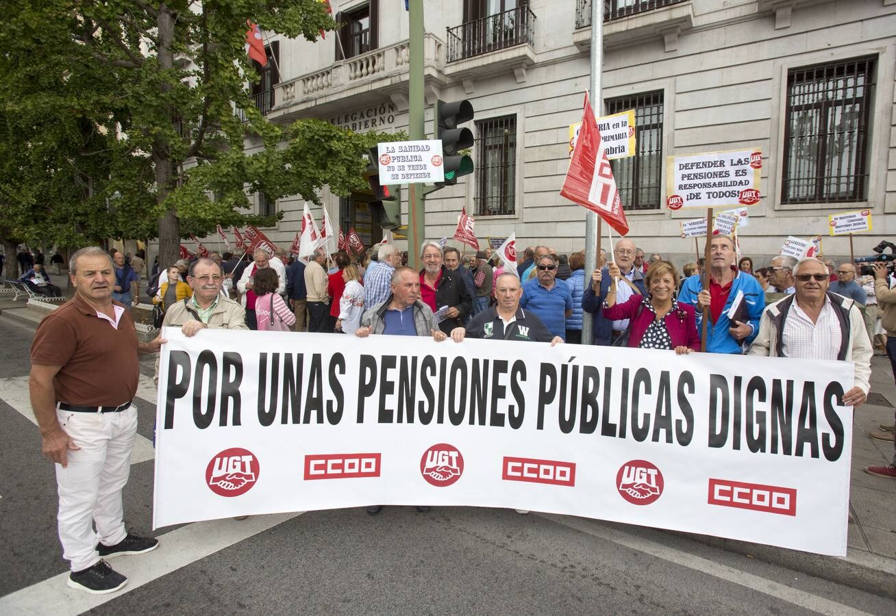 Cabecera de la manifestación de este mediodía en Santander.