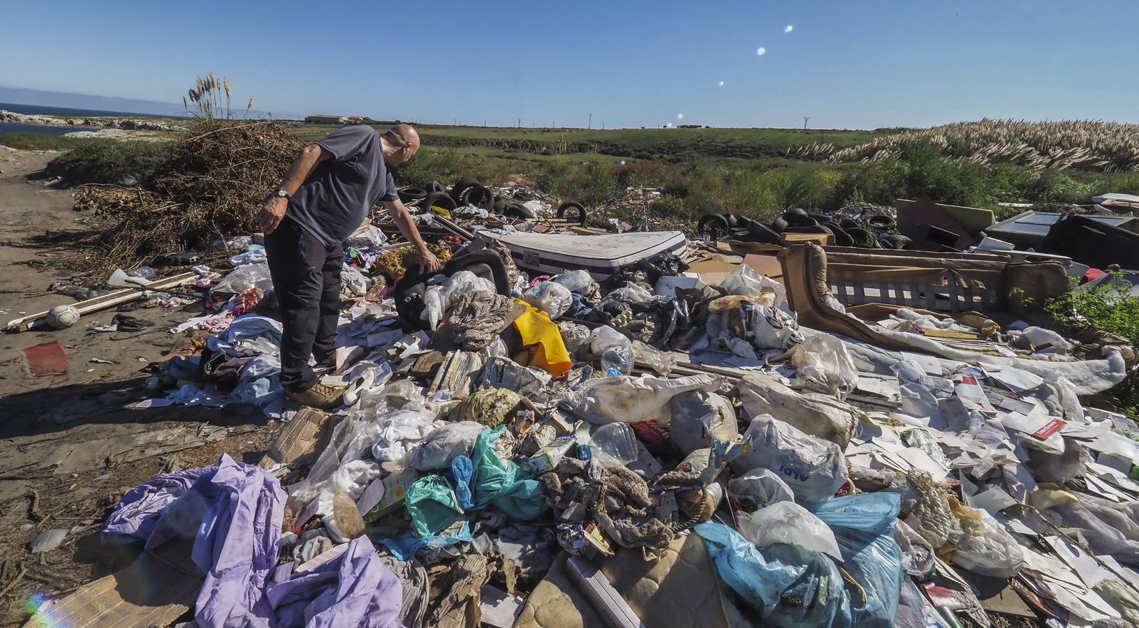 Dos grandes vertederos preocupan a los vecinos de la costa norte desde hace meses 