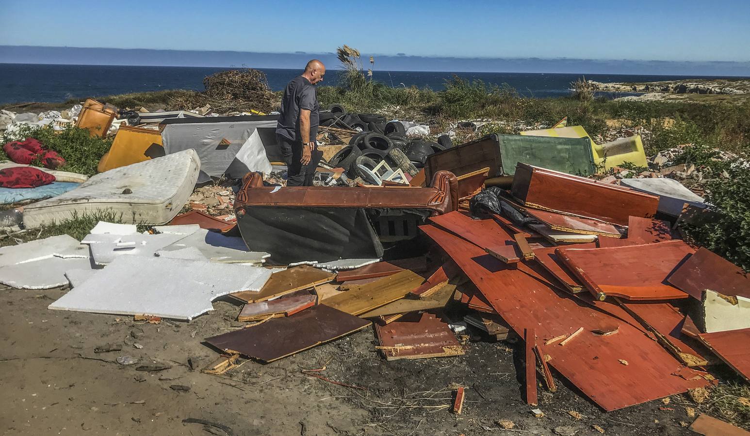 Dos grandes vertederos preocupan a los vecinos de la costa norte desde hace meses 