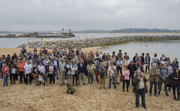 La Plataforma Salvar La Magdalena volverá a concentrase el domingo para celebrar la paralización de los diques