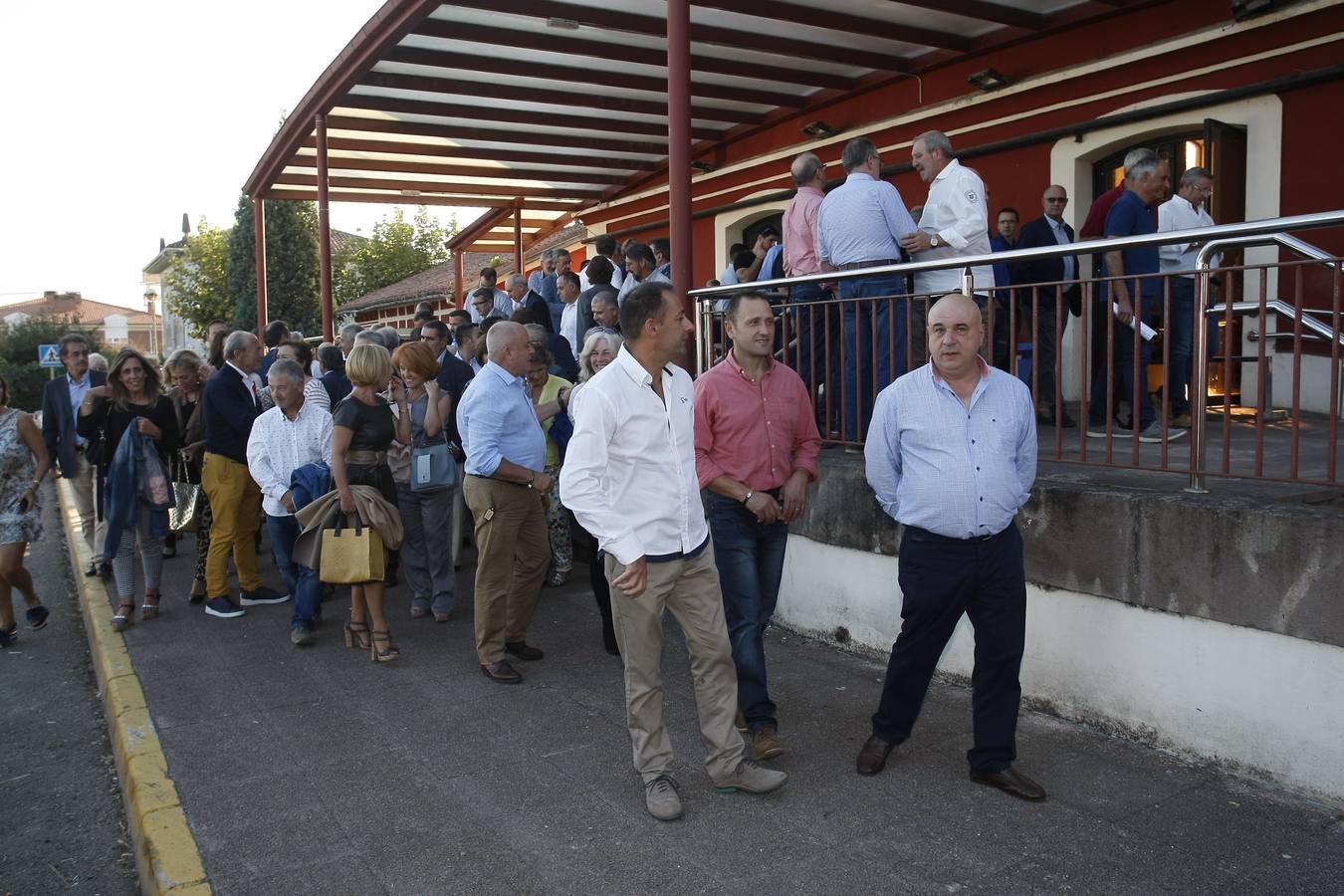 Revilla reúne en Torrelavega a alcaldes y concejales