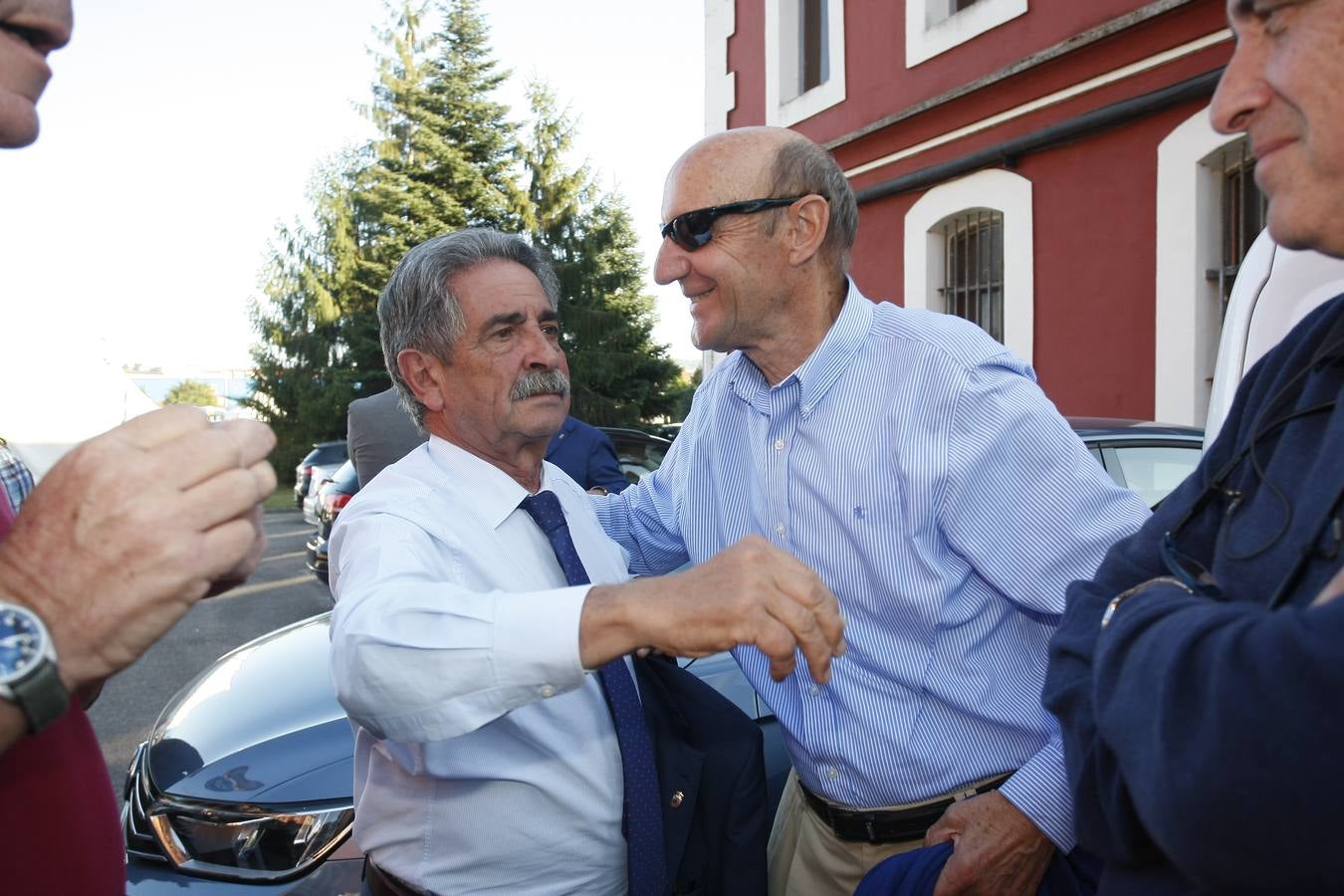 Revilla reúne en Torrelavega a alcaldes y concejales