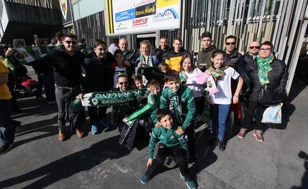 La afición del Racing volverá a llenar gran parte del estadio del Barakaldo como ya hiciera el pasado año. 