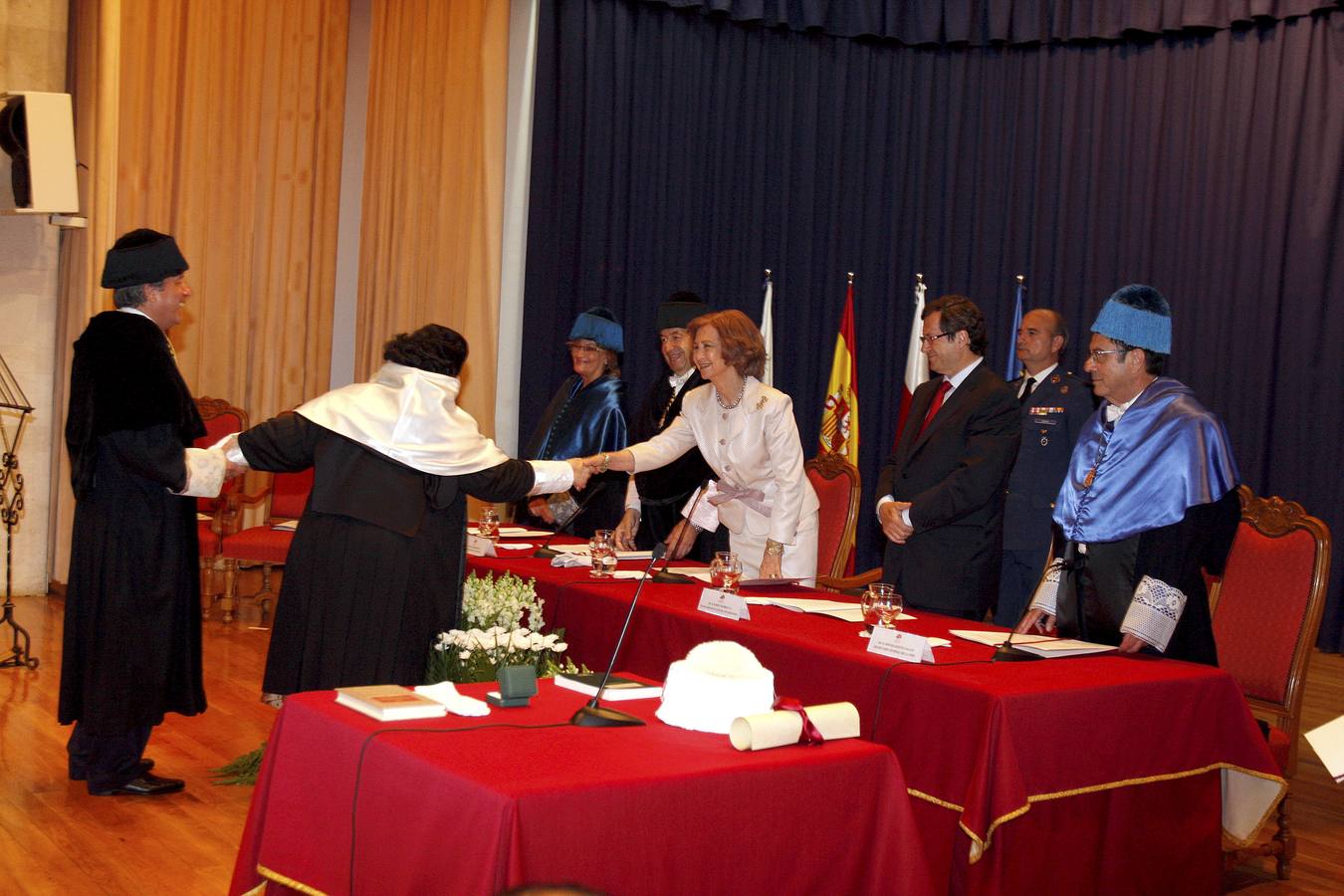 Montserrat Caballé actuó varias veces en Cantabria y estuvo vinculada a la UIMP, donde fue nombrada Doctora Honoris Causa