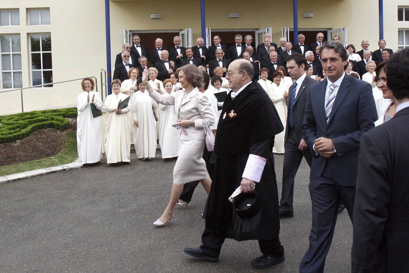 Montserrat Caballé actuó varias veces en Cantabria y estuvo vinculada a la UIMP, donde fue nombrada Doctora Honoris Causa