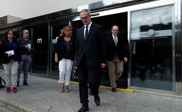 El ministro de Cultura, José Guirao, tras su visita al velatorio de Montserrat Caballé.