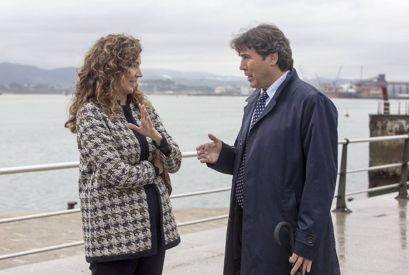 El presidente de Cantabria, Miguel Ángel Revilla; la vicepresidenta, Eva Díaz Tezanos; y la presidenta de Puertos del Estado, Ornella Chacón, entre otros, asisten al acto conmemorativo del coche 7 millones del Puerto de Santander, en el Palacete del Embarcadero.