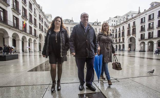 Imagen de archivo de los senadores cántabros del PP Esther Merino (izquierda), Javier Fernández y Blanca Martínez.