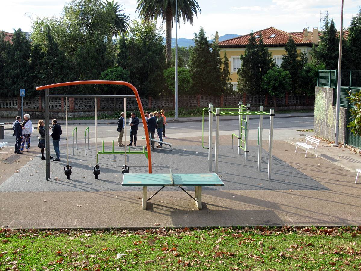 Aparatos que se han instalado en este gimnasio al aire libre.