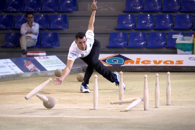 Víctor González se ha proclamado campeón de los dos circuitos. :: sane