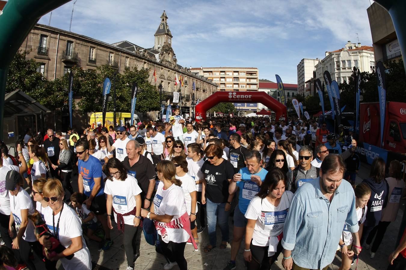 Fotos: La 31ª Marcha AMAT reúne a cientos de personas en Torrelavega 