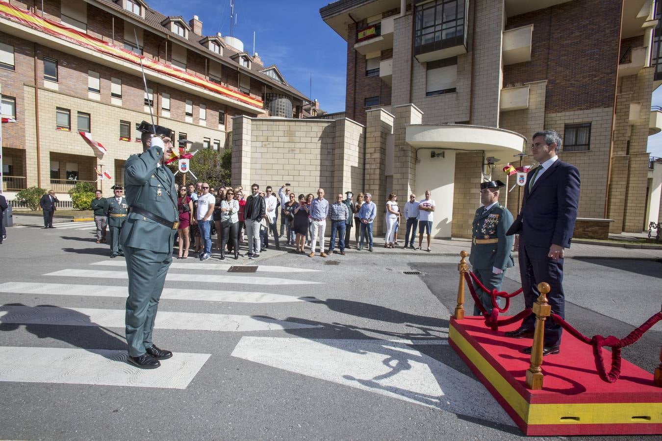 Fotos: Actos del Día del Pilar en el acuartelamiento de Campogiro