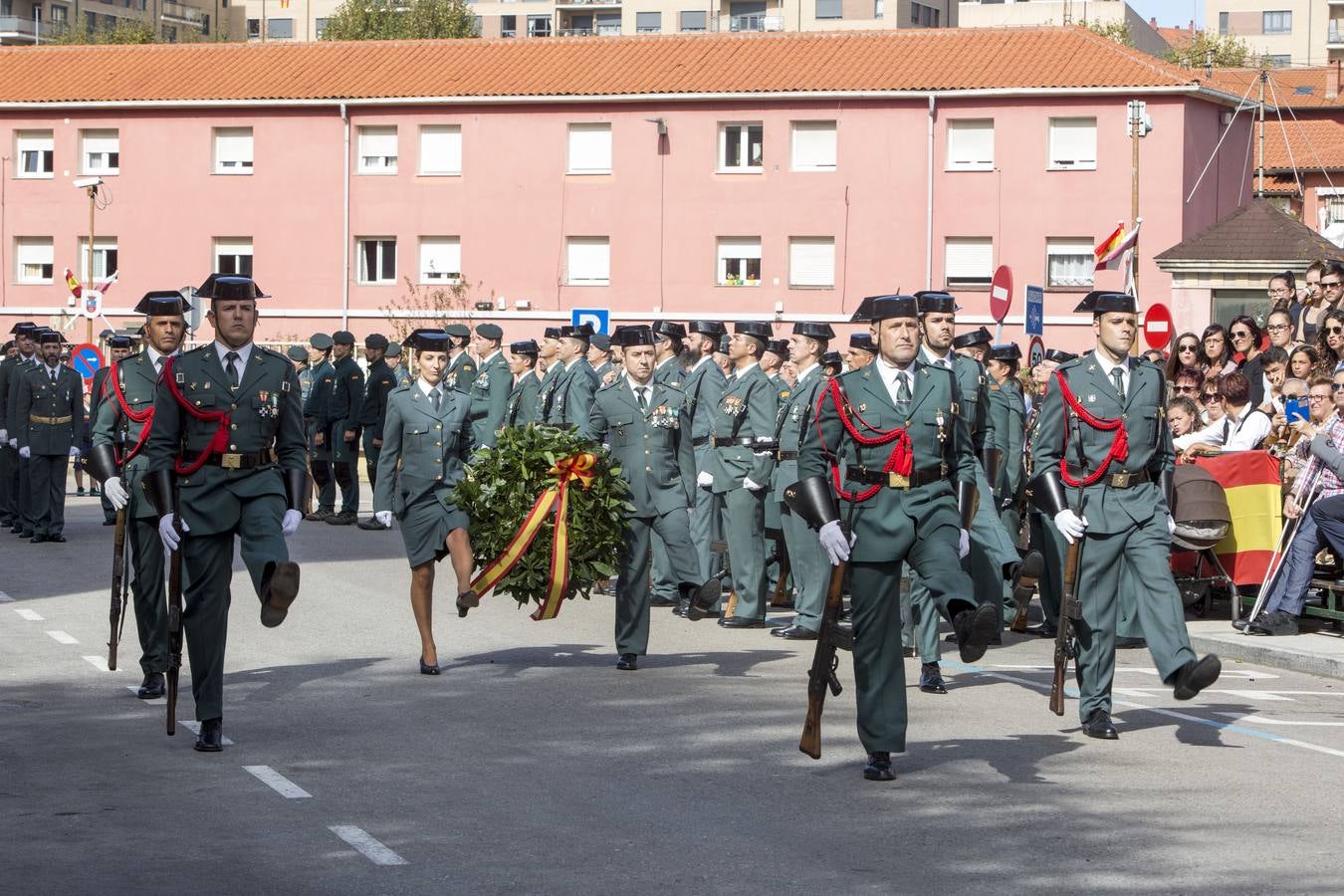 Fotos: Actos del Día del Pilar en el acuartelamiento de Campogiro