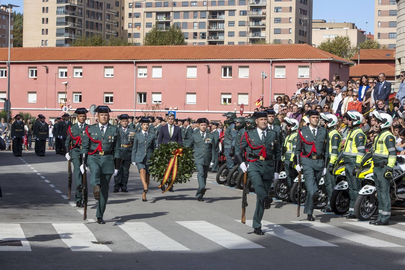 Fotos: Actos del Día del Pilar en el acuartelamiento de Campogiro