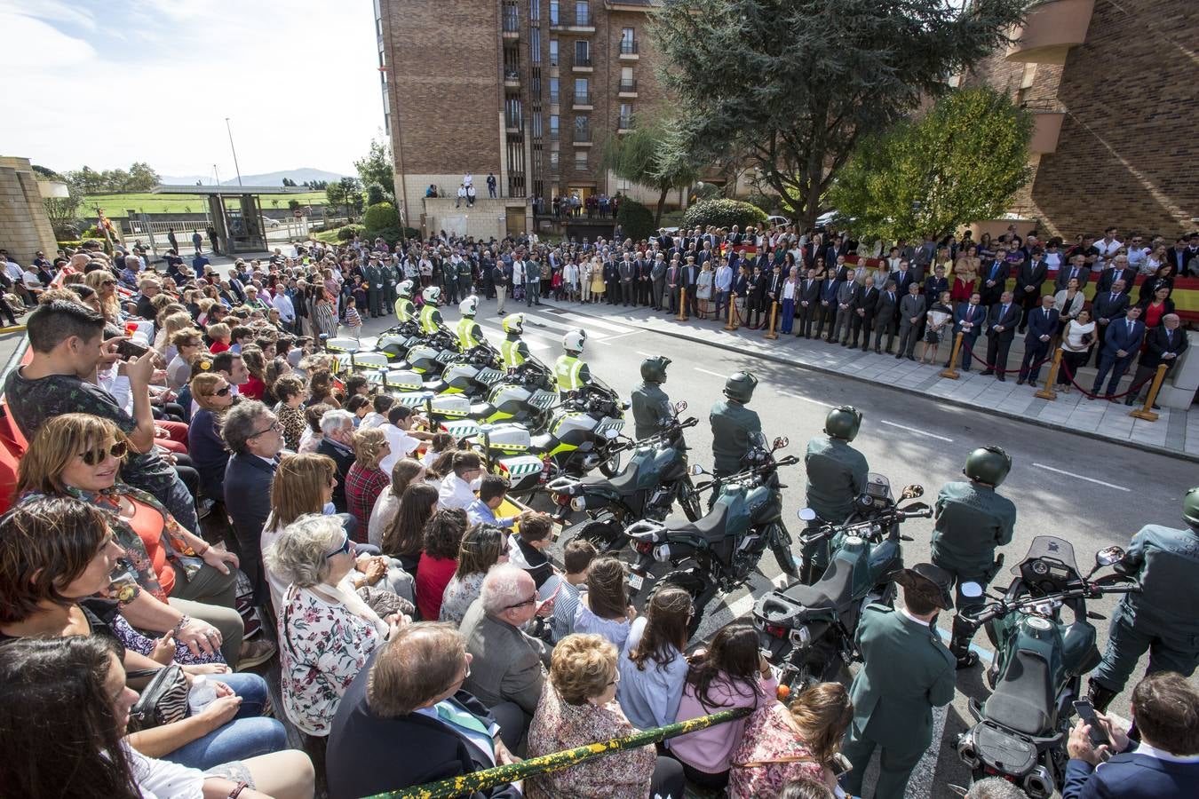 Fotos: Actos del Día del Pilar en el acuartelamiento de Campogiro