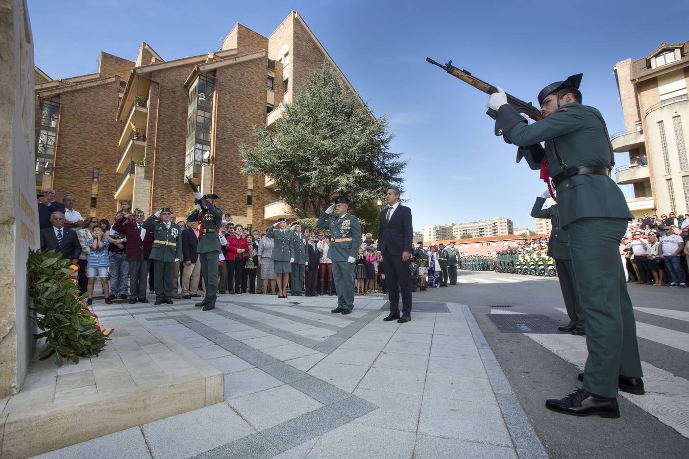 Fotos: Actos del Día del Pilar en el acuartelamiento de Campogiro