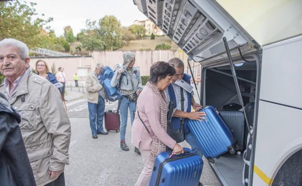 Quejas por el corte del tráfico ferroviario entre Santander y Palencia en pleno puente