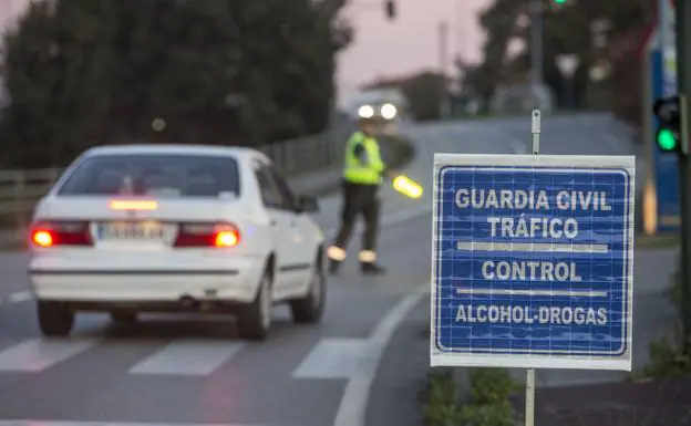 Un control de alcohol y drogas de la Guardia Civil