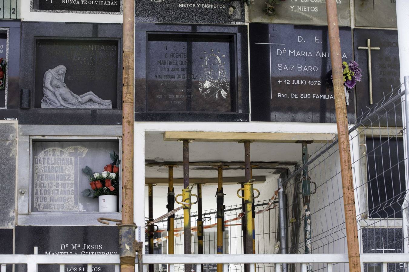 El cementerio de Santander tiene una nave apuntalada desde mayo y no estará listo para Todos los Santos