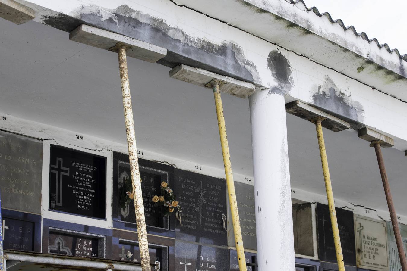 El cementerio de Santander tiene una nave apuntalada desde mayo y no estará listo para Todos los Santos