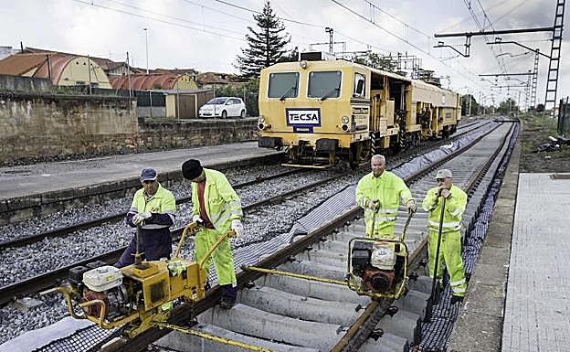Acaban las obras de renovación de la vía ferroviaria entre Torrelavega y Santander