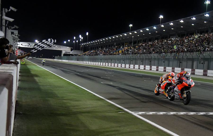 GP de Catar. Marc Márquez quedó en segunda posición tras Andrea Dovizioso en el que fue el primer mano a mano de ambos