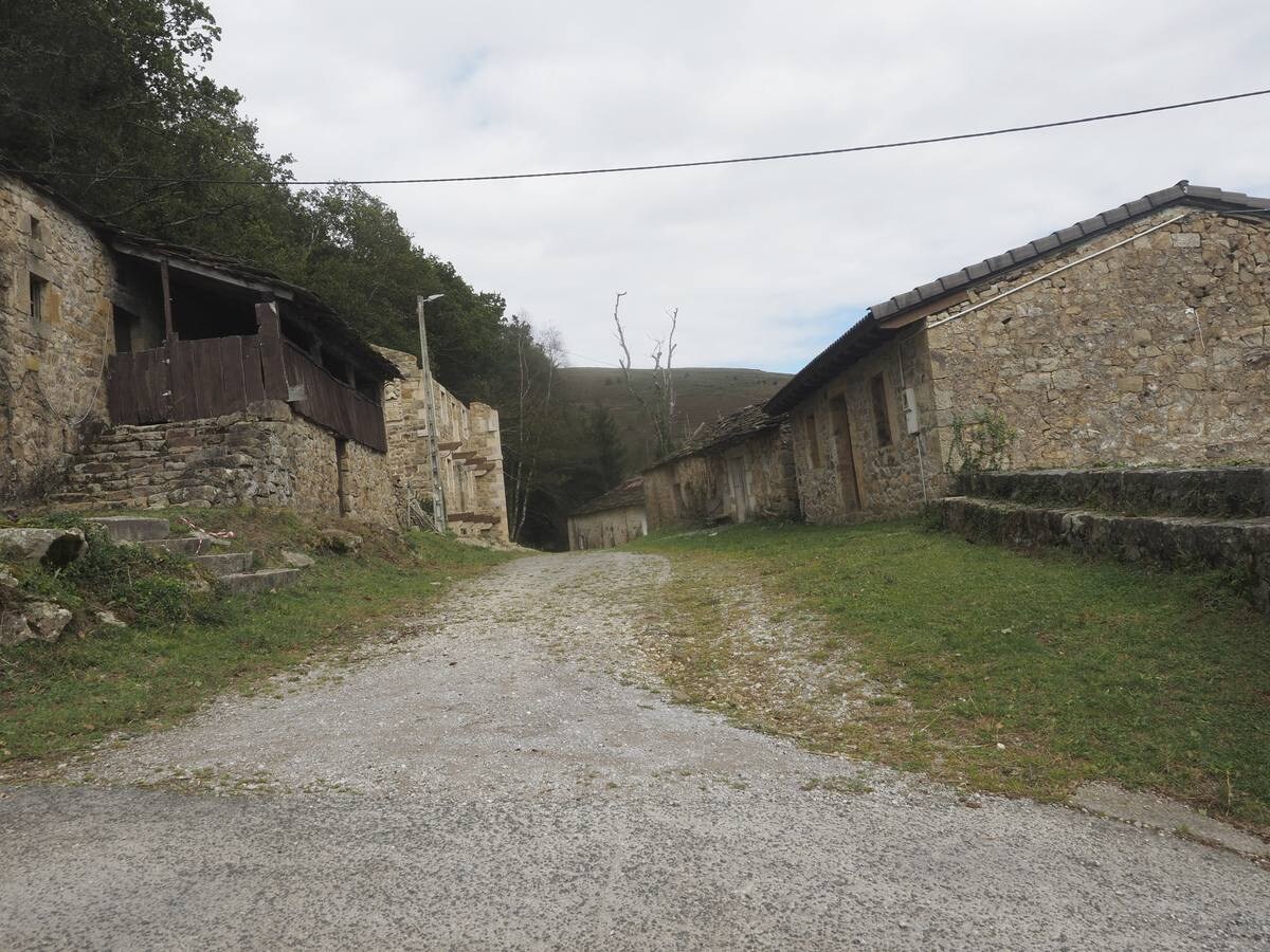 La zona de los Valles Pasiegos brilla con luz propia con la llegada de la estación otoñal.