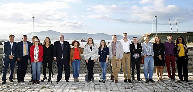 Junto al consejero de Medio Rural, Jesús Oria, han estado presentes representantes de la UGAM-COAG, la cooperativa de ganaderos AgroCantabria, la industria láctea regional El Buen Pastor, el grupo de restauración Deluz, la Universidad de Cantabria y el Centro Integrado de Formación Profesional CIFP La Granja de Heras.