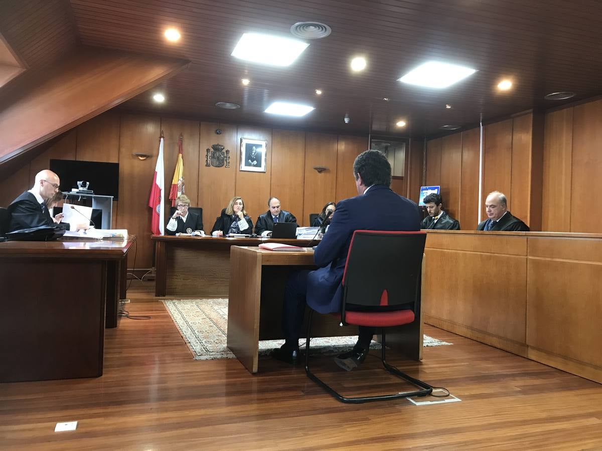 Fotos: Juicio contra un jefe de la Policía Local de Santander acusado de acosar laboralmente a una subordinada