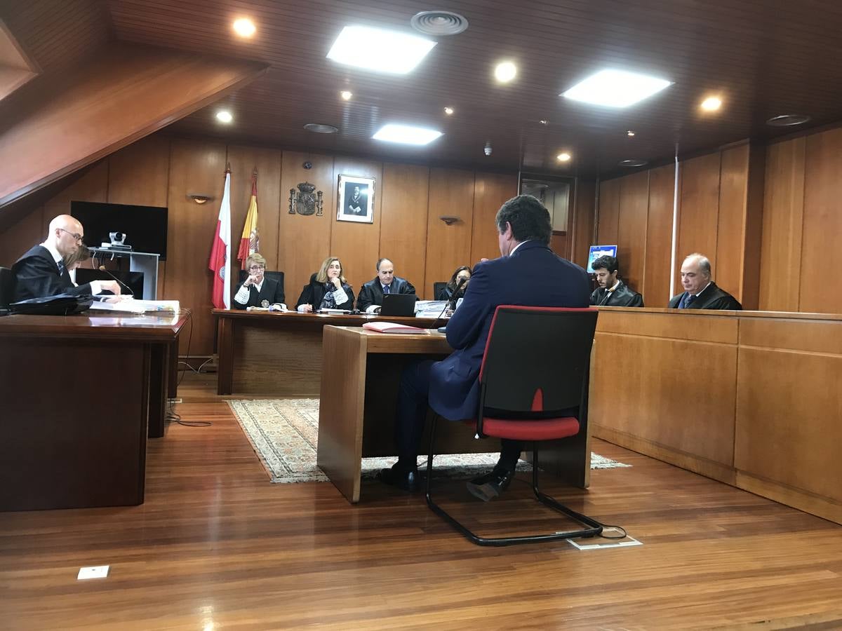 Fotos: Juicio contra un jefe de la Policía Local de Santander acusado de acosar laboralmente a una subordinada