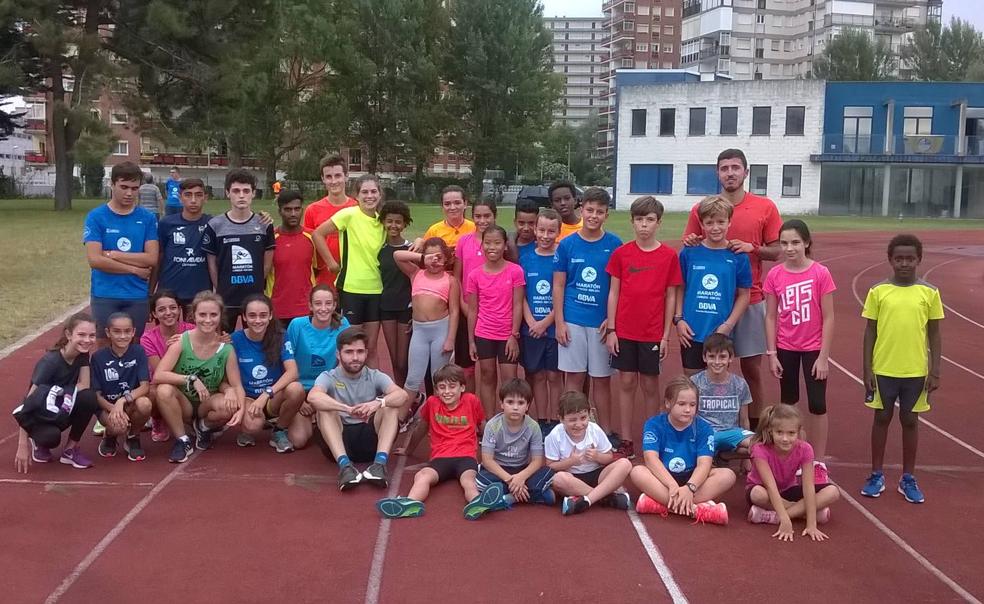 Alumnos de la actual Escuela Municipal del Club Atlético Laredo. 